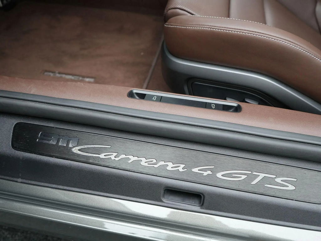 Porsche 992 Carrera 4 GTS