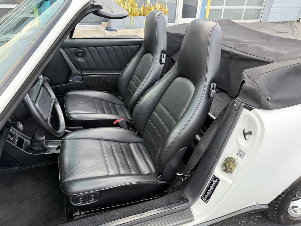 Porsche 911 Carrera 3.2 (US)