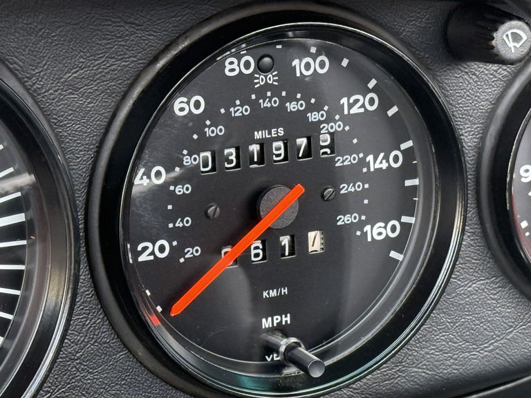 Porsche 911 Carrera 3.2 (US)