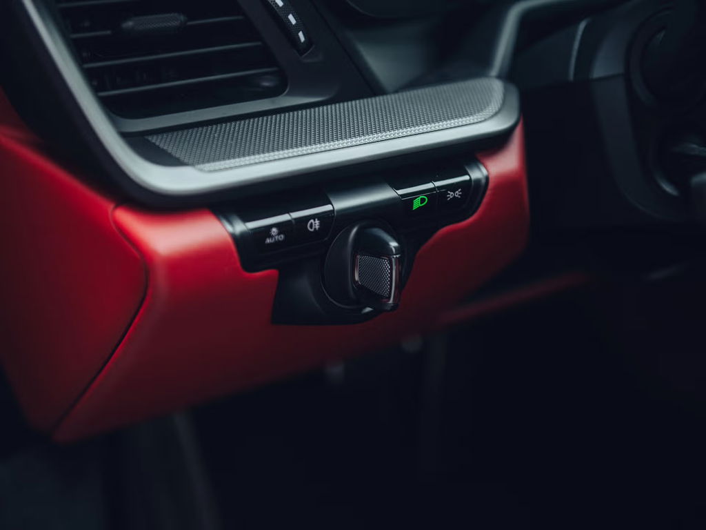 Porsche 992 Carrera 4