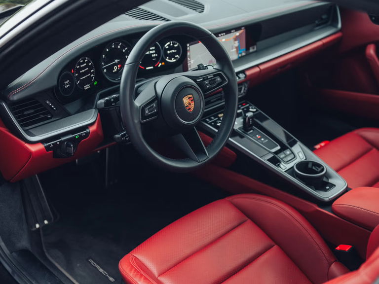 Porsche 992 Carrera 4