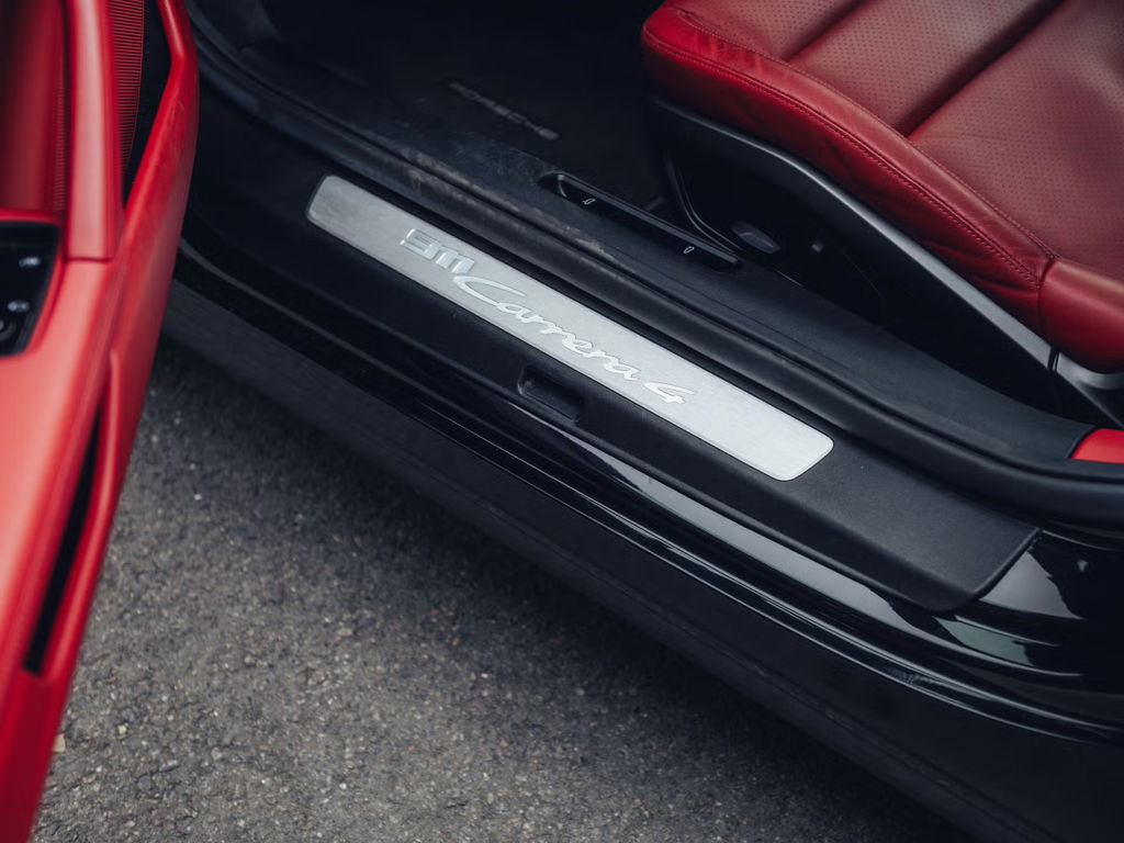 Porsche 992 Carrera 4