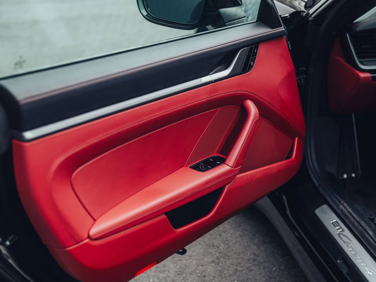 Porsche 992 Carrera 4