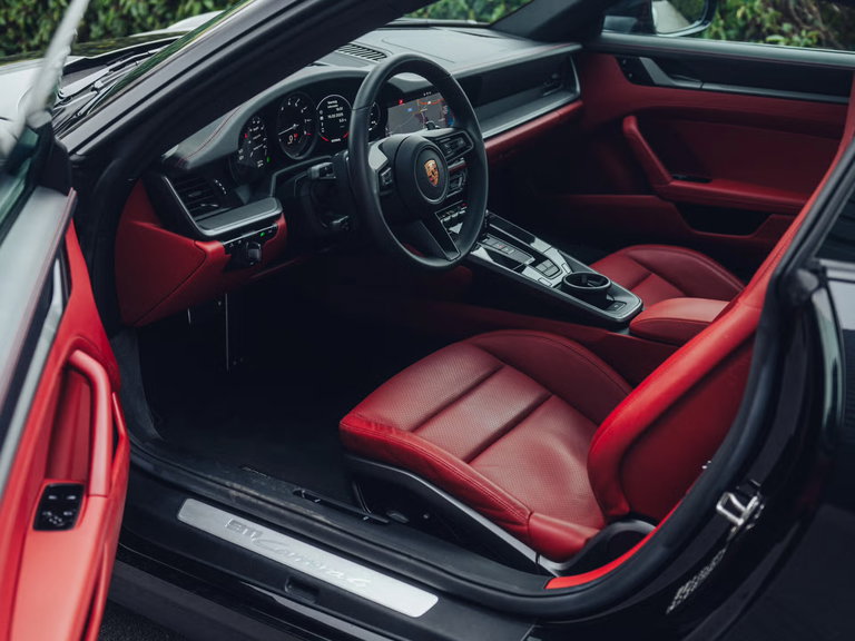 Porsche 992 Carrera 4