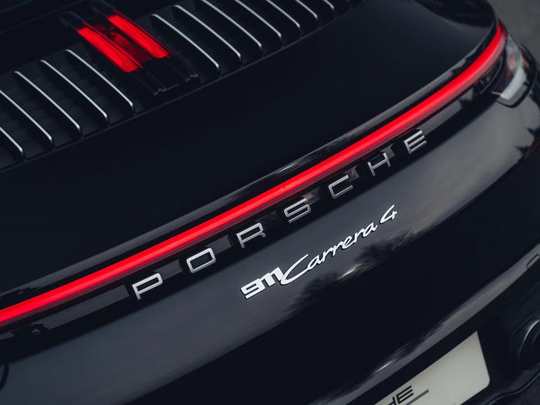 Porsche 992 Carrera 4