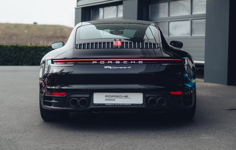 Porsche 992 Carrera 4