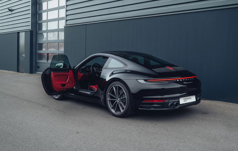 Porsche 992 Carrera 4