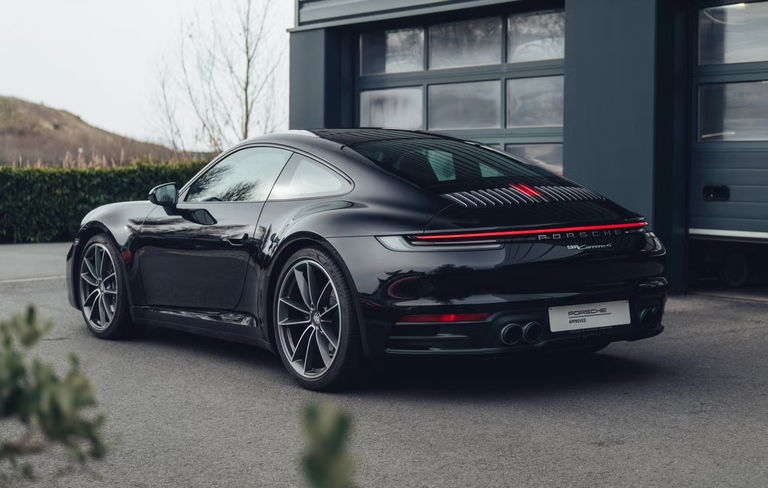 Porsche 992 Carrera 4