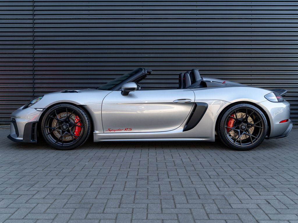 Porsche 718 Spyder RS