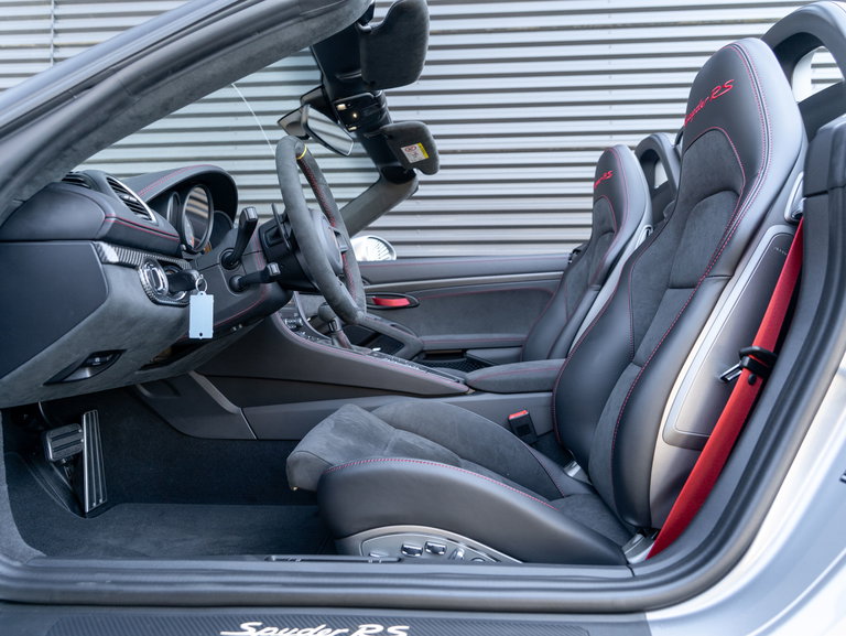 Porsche 718 Spyder RS