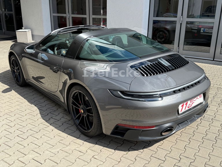 Porsche 992 Carrera GTS