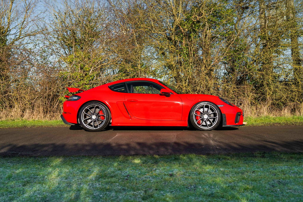 Porsche 718 Cayman GT4
