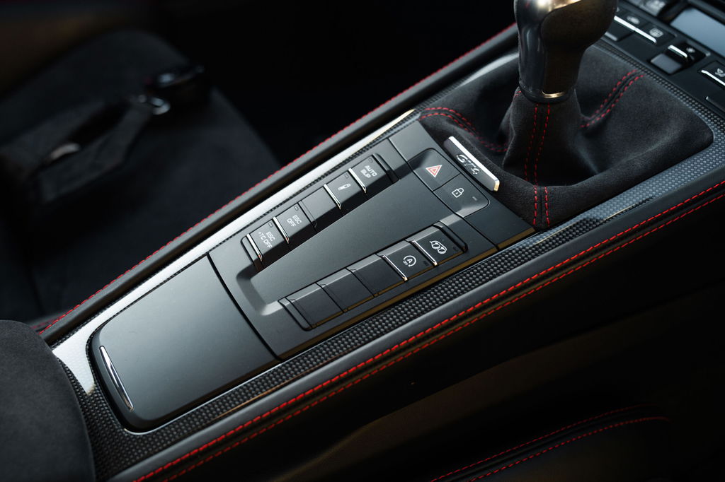 Porsche 718 Cayman GT4