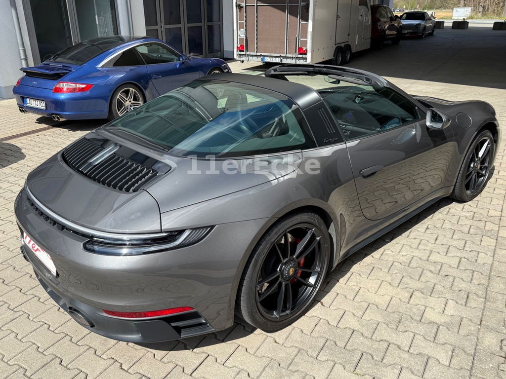 Porsche 992 Carrera GTS