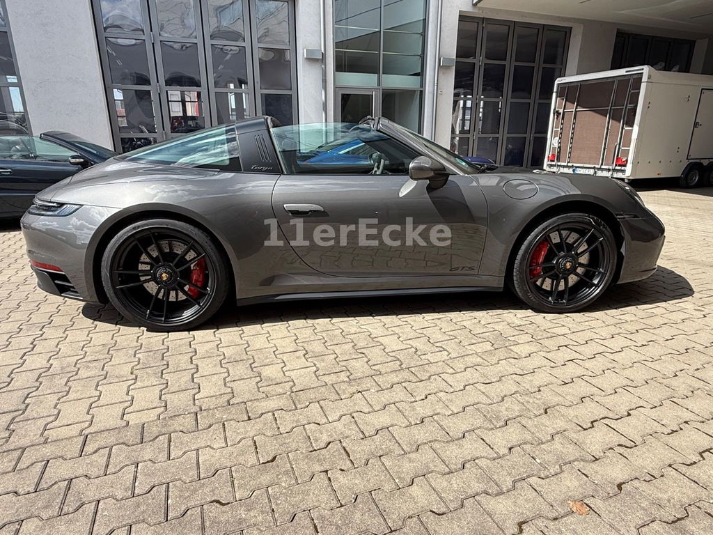 Porsche 992 Carrera GTS