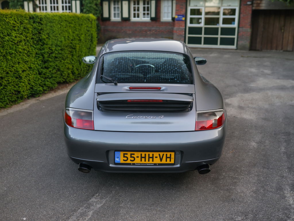 Porsche 996 Carrera 4