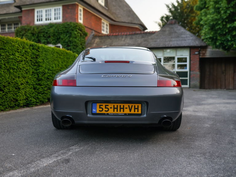 Porsche 996 Carrera 4