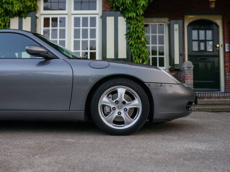 Porsche 996 Carrera 4