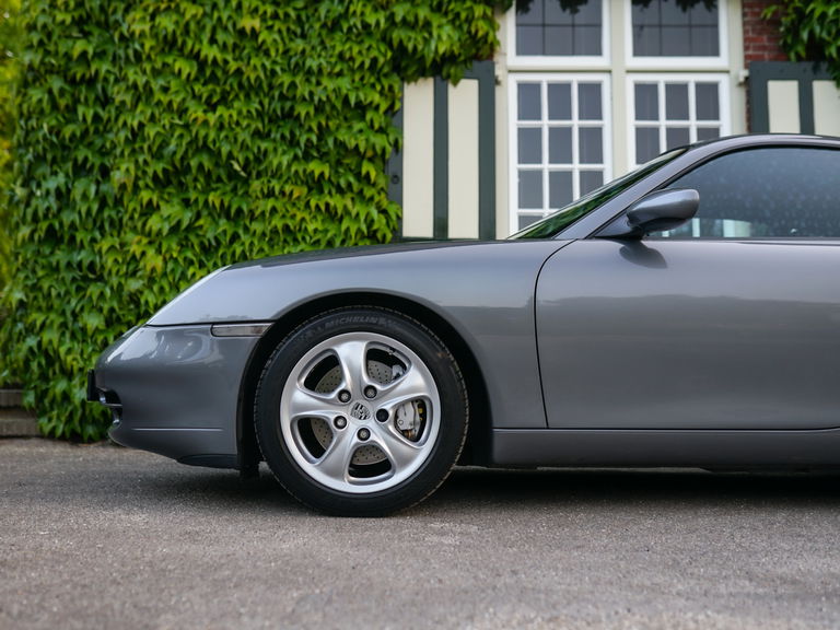 Porsche 996 Carrera 4