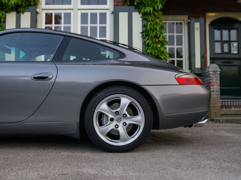 Porsche 996 Carrera 4
