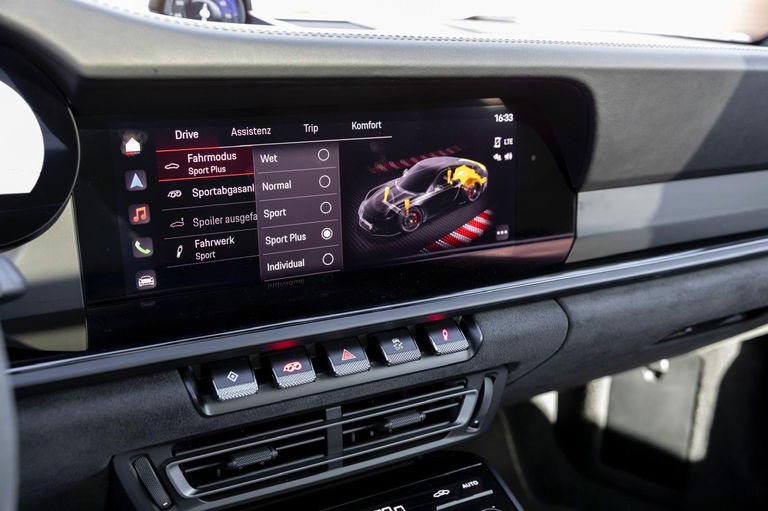 Porsche 992 Carrera GTS