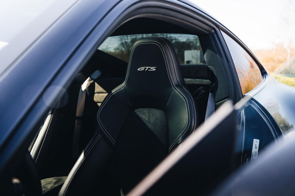 Porsche 992 Carrera 4 GTS