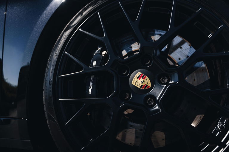 Porsche 992 Carrera 4 GTS