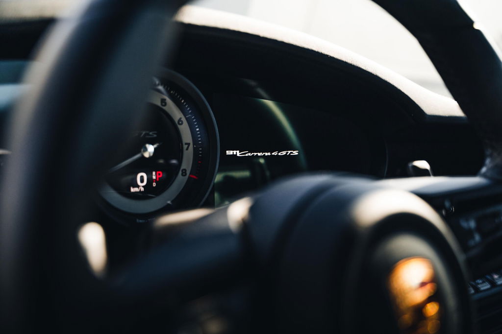 Porsche 992 Carrera 4 GTS