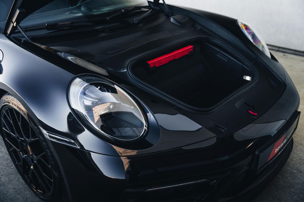 Porsche 992 Carrera 4 GTS