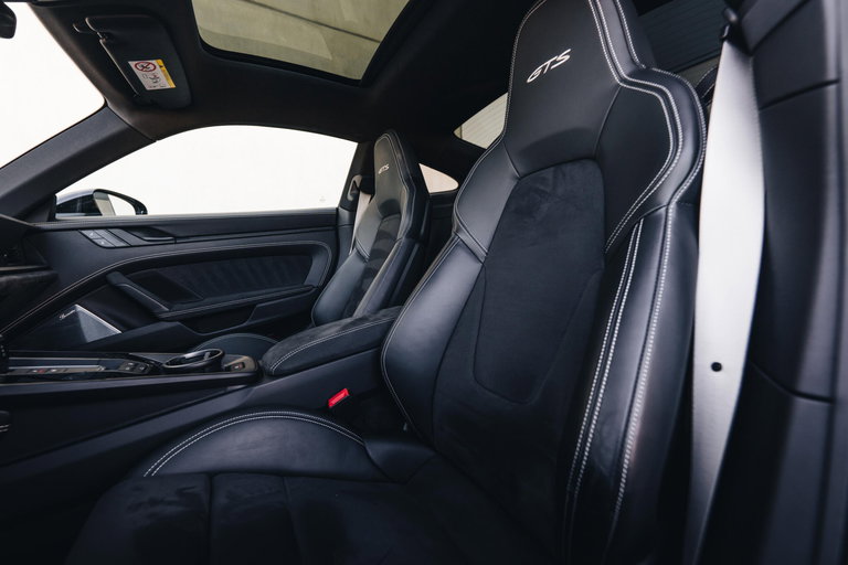 Porsche 992 Carrera 4 GTS