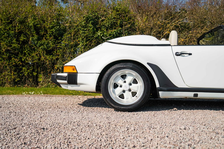 Porsche 911 Carrera 3.2 Speedster