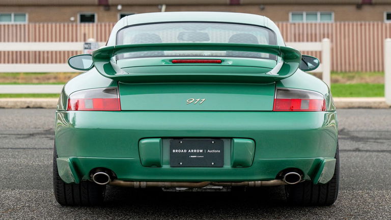 Porsche 996 Carrera 4