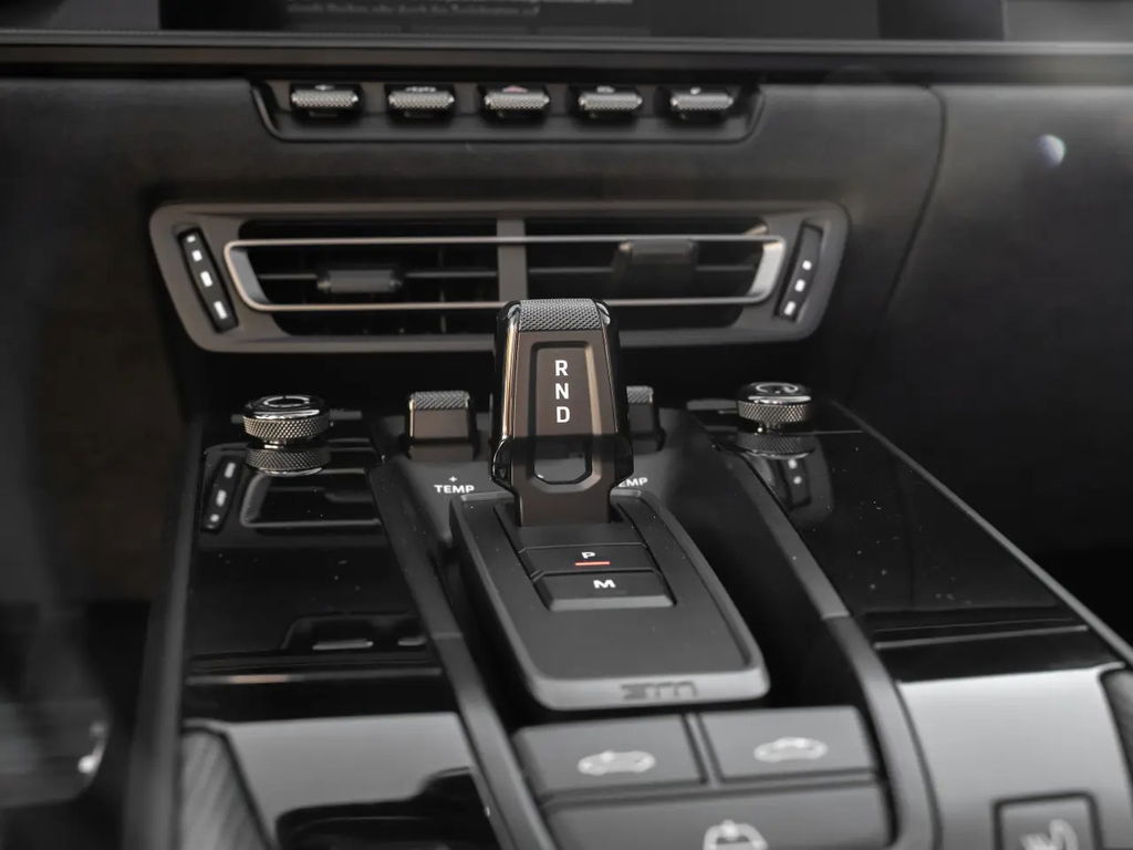 Porsche 992 Carrera 4 GTS