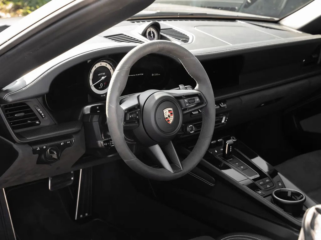 Porsche 992 Carrera 4 GTS