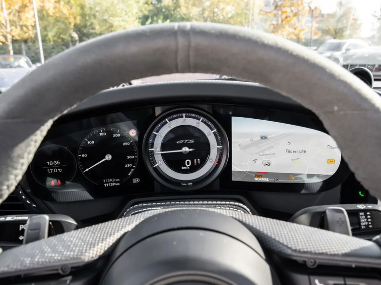 Porsche 992 Carrera 4 GTS