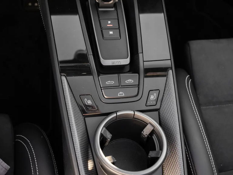 Porsche 992 Carrera 4 GTS