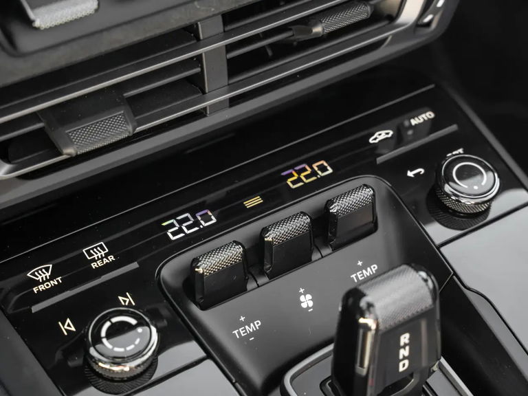 Porsche 992 Carrera 4 GTS