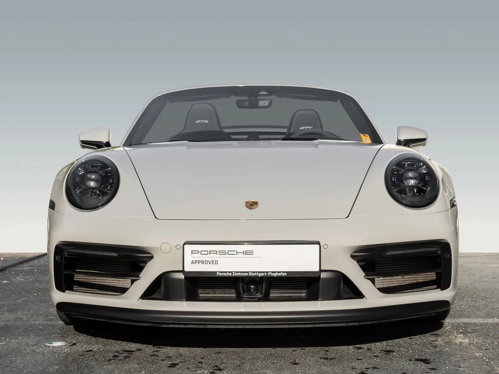 Porsche 992 Carrera 4 GTS