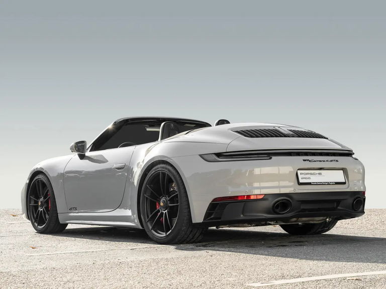 Porsche 992 Carrera 4 GTS