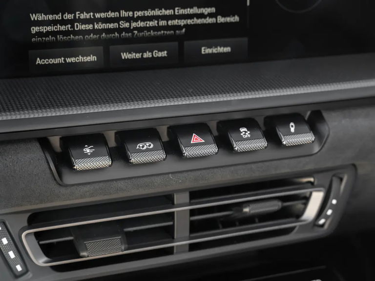 Porsche 992 Carrera 4 GTS