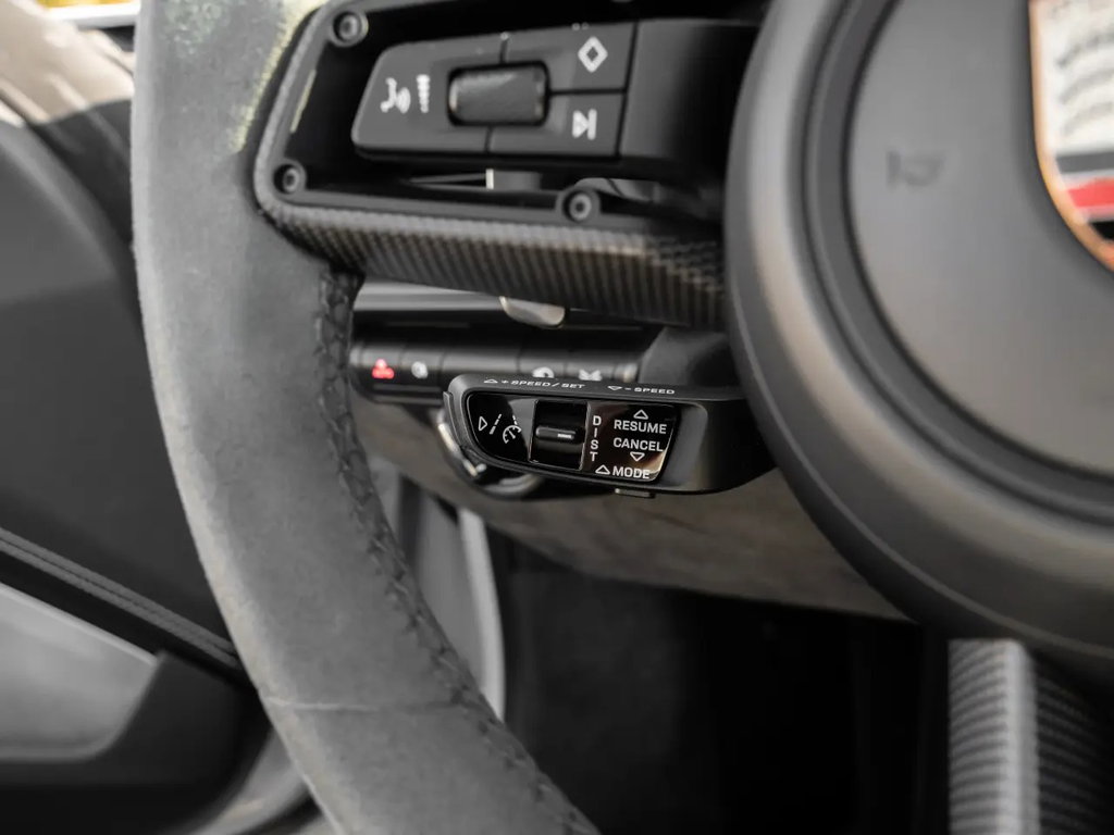 Porsche 992 Carrera 4 GTS