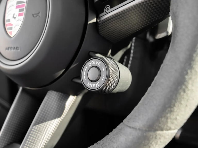 Porsche 992 Carrera 4 GTS