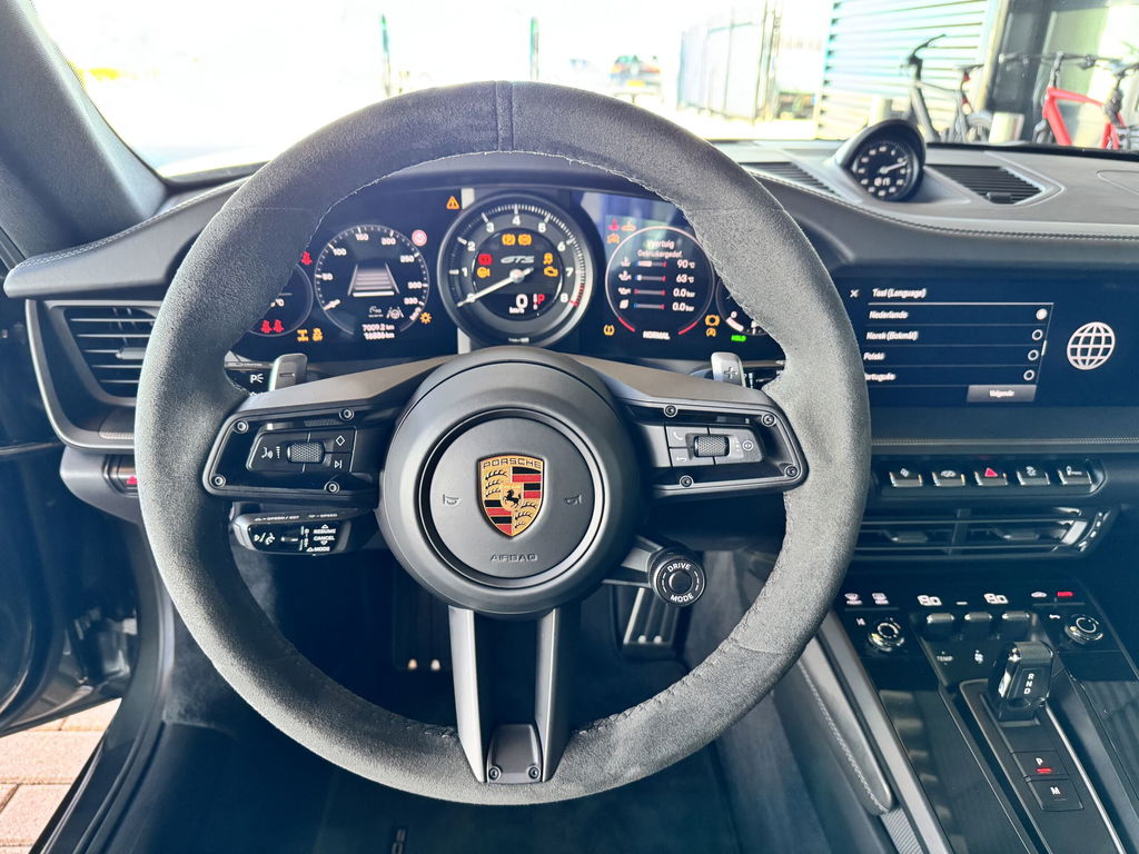 Porsche 992 Carrera 4 GTS