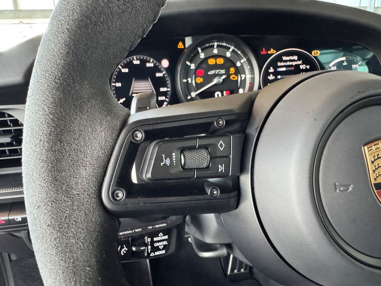 Porsche 992 Carrera 4 GTS