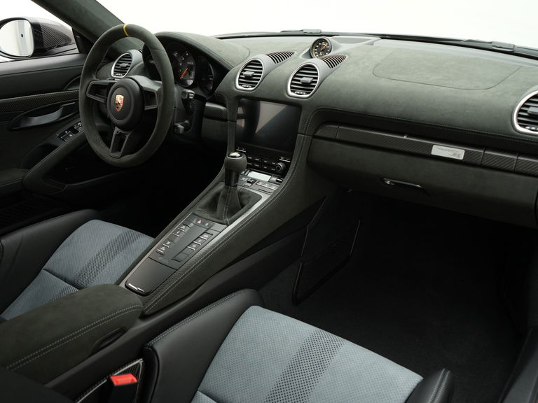 Porsche 718 Spyder RS