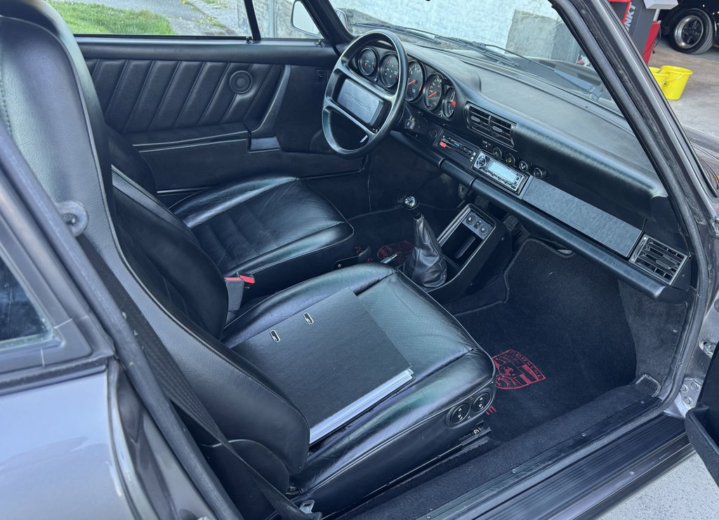Porsche 911 Carrera 3.2