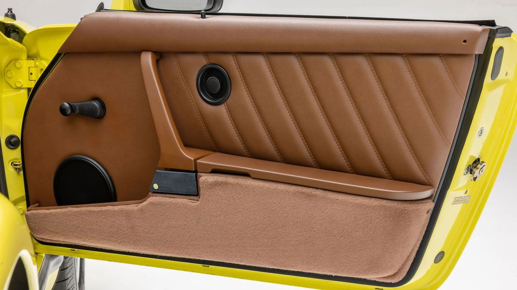 Porsche 911 Carrera 3.2 Speedster (US)