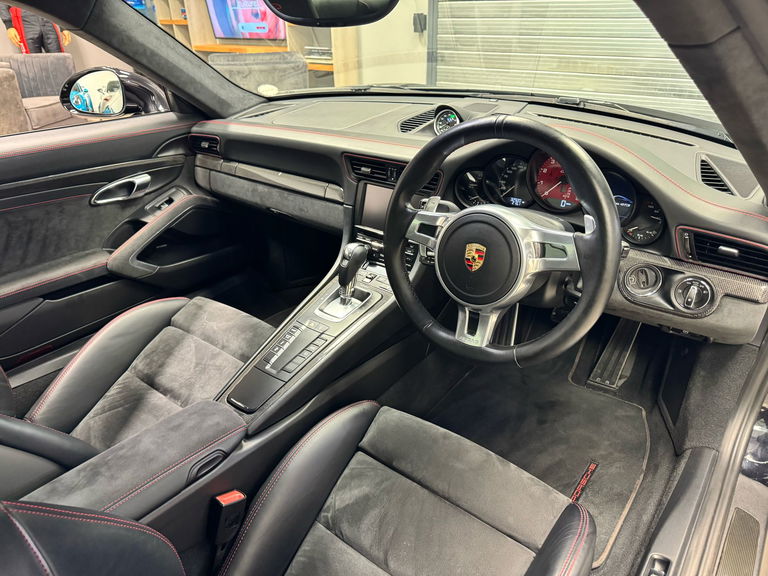 Porsche 991 Carrera GTS