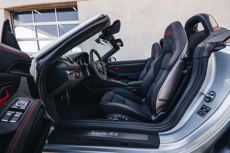 Porsche 718 Spyder RS