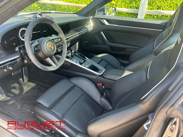 Porsche 992 Belgian Legend Edition